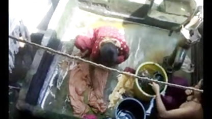 एक हिंदी सेक्सी फिल्म चाहिए जंगली लड़की