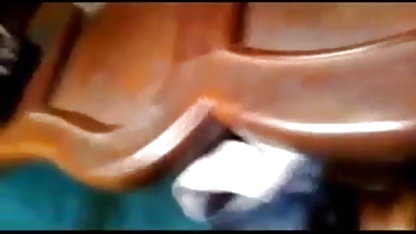 बस्टी, पॉटबैलिड और हिंदी मूवी सेक्स मूवी बालों से भरी चूत के साथ