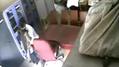 सड़क पर पेशाब करते सेक्सी वाली वीडियो फिल्म पकड़ा