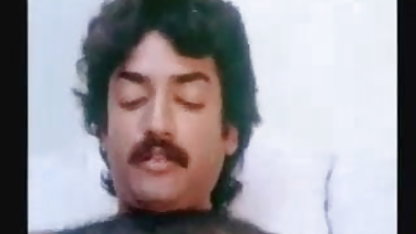 कार्यालय हिंदी मूवी पिक्चर सेक्सी में एक घड़ी लटका