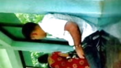 अपने अंतरंग भागों सेक्सी फिल्म बॉलीवुड को ताज़ा करना