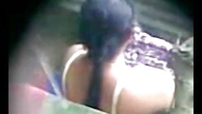 एरियल कोठरी से बाहर रियल सेक्स फिल्म आता है