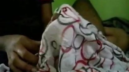 उसके पति और जीजा द्वारा सेक्सी फिल्म इंग्लिश में वीडियो में गड़बड़