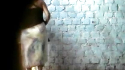 समुद्र बीएफ सेक्सी फिल्म पूरी तट पर खेल रही एशियाई लड़कियां