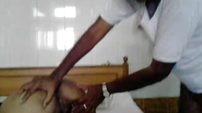 बारटेंडर के सामने वह नग्न हो सेक्स फिल्म वीडियो वीडियो में जाती है, यह महिला मुर्गा चाहती है ..