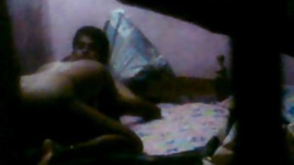 मैं अपने पड़ोसी को अपनी गांड कोई सेक्सी फिल्म दिखाइए को छूने और मुझे जोर से चोदने के लिए आमंत्रित करता हूँ