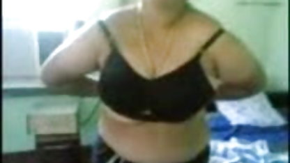 यार, सेक्सी वीडियो पिक्चर दिखाइए तुमने मेरा लैपटॉप तोड़ दिया ...