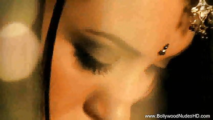 वह जितनी मोटी है, वह उतनी ही हिंदुस्तानी सेक्स फिल्म मोटी है