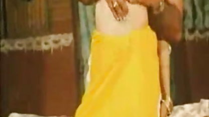 उनके पति यहां नहीं हैं और एक सहकर्मी सेक्स फिल्म चाहिए वीडियो को लाया गया है