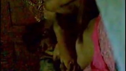 दंपति सड़क में पाउडर चिपकाते हिंदी फिल्म फुल सेक्सी हैं, जो अक्सर ठंडा होता है