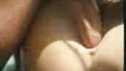 इस सींग की तलाकशुदा महिला की बालों वाली चूत का आनंद लें सेक्सी सेक्सी फिल्म