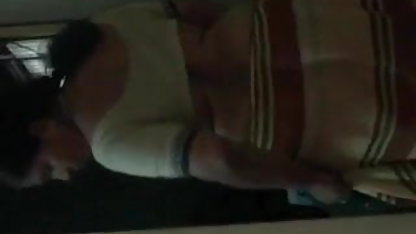 शहर के सामने हिंदी में सेक्सी मूवी वीडियो एक पूल