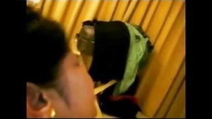 सर्दियों के कोट के सेक्सी फिल्म चाहिए सेक्सी सेक्सी नीचे अपने आकर्षण को छिपाते हुए