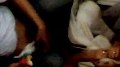 स्वीटी चलाओ, खुद सेक्सी पिक्चर मद्रासी को मत काटो