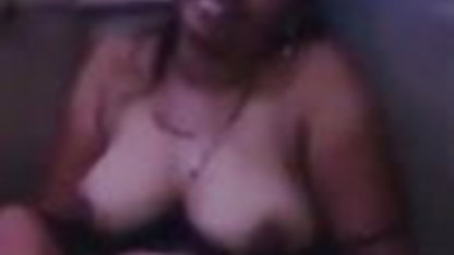 प्रेमी को अपनी पत्नी को छोड़ने के लिए मना सेक्सी मूवी वीडियो में सेक्सी लेता है