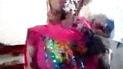 सड़क पर कलाकार और घर पर वीडियो हिंदी मूवी सेक्सी फूहड़