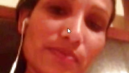 मैं सेक्सी हिंदी फिल्म वीडियो में सिर्फ दो लड़कियों के साथ चुदाई करता हूँ जिन्हें सेक्स की लत है!