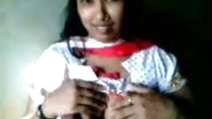 एक विशाल सब्जी के साथ अपने गधे को सेक्सी फिल्म इंग्लिश में वीडियो में तोड़ता है