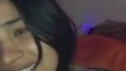 जब वह सोती है तो सेक्स सेक्स फिल्म मूवी मेरी बहन का हाथ पकड़ना