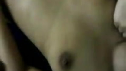 उसके चमड़े का शरीर मद्रासी सेक्सी पिक्चर मद्रासी पहने हुए