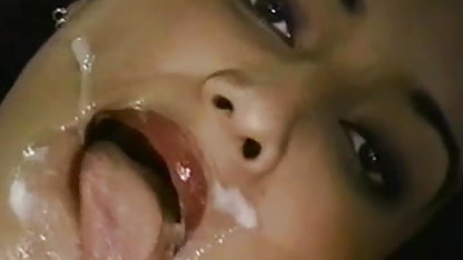 दोस्तों वीडियो हिंदी फिल्म सेक्सी के साथ चुदाई करें, इस प्यूज़ को अच्छे से खाना है