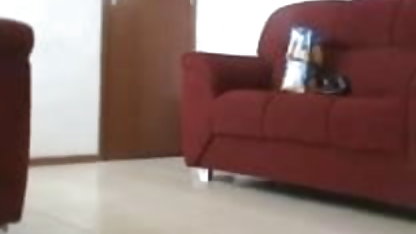 एक पड़ोसी उसकी इस्तेमाल की सेक्स फिल्म का जाँघिया सूँघने में लगा हुआ है