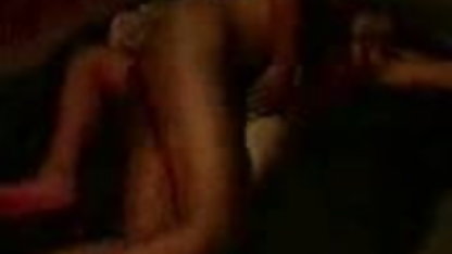 कार्यालय की हिंदी कॉमेडी सेक्सी मूवी कुर्सी पर सींग का बना श्यामला