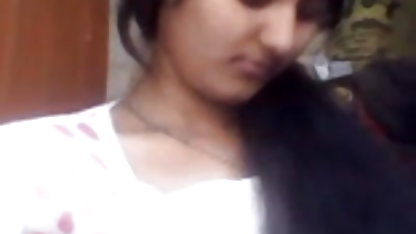 एक फूहड़ वेश्या के साथ एक XXX सेक्सी फिल्म वीडियो पर कास्टिंग