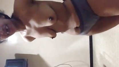 एक्ज़िबिटिस्ट सेक्सी फिल्म हिंदी वीडियो में कुतिया बीच पर चलती है