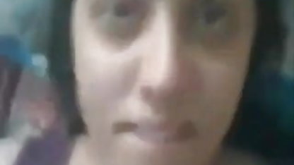 लॉकर रूम में सेक्स फिल्म पिक्चर घूमना