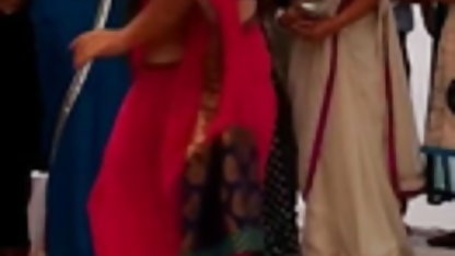 वह मुझे देखती है क्योंकि मैं उसे अपने बड़े मुर्गा के साथ हवा के बिना छोड़ रहा हूं सेक्सी फिल्म वीडियो में हिंदी