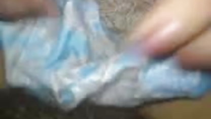 बेटा अपनी माँ को सहलाने हिंदी में फिल्म वीडियो सेक्सी के लिए अपनी चूत छोड़ देता है