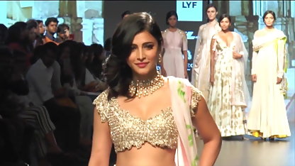 आसा अकीरा अपने बॉस को एक मालिश देती है और उसे चोदना समाप्त करती सेक्सी हिंदी फिल्म वीडियो है