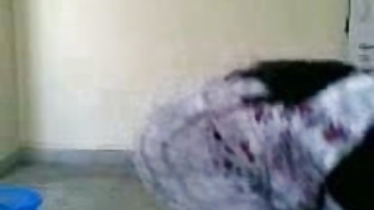 लड़कियां हिंदी फिल्म वीडियो में सेक्सी एक दिन बिना बॉयफ्रेंड और बिना माता-पिता के मनाती हैं