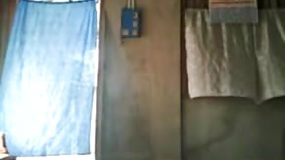 महिला फुल सेक्सी हिंदी फिल्म कार को पानी से ठंडा करने का फैसला करती है