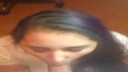 कैमरा देखो और कुछ सेक्सी सेक्सी हिंदी फिल्म भी मत छिपाओ