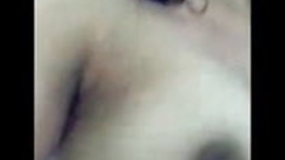 एक जाल में सेक्स फिल्म देखने के लिए लिपटे एक गोरा