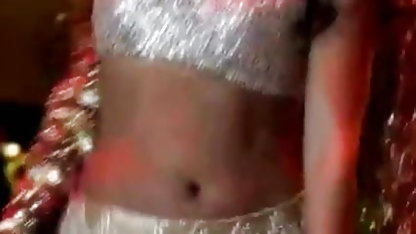 एक लक्जरी सेक्सी मूवी वीडियो में सेक्सी बिल्ली के साथ busty