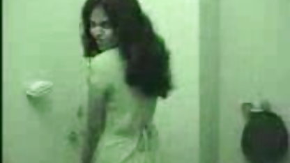 सैंडी सेक्स फिल्म वीडियो वीडियो में ग्रंज गर्ल के पास जाता है