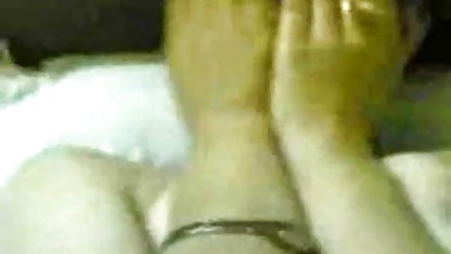 सूरज के नीचे उसका प्यार चल रहा है हिंदी सेक्स फिल्म वीडियो