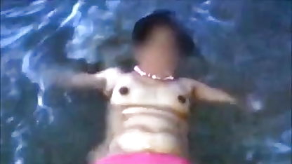 युवा पोते को अपनी दादी की चूत सेक्सी मूवी दिखाओ सेक्सी बहुत पसंद है